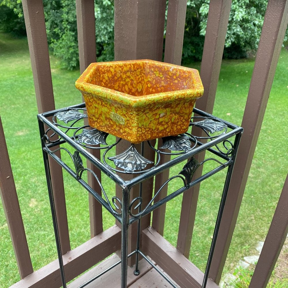 Haeger #4003 USA Planter Hexagonal  *Ochre 3"x9"